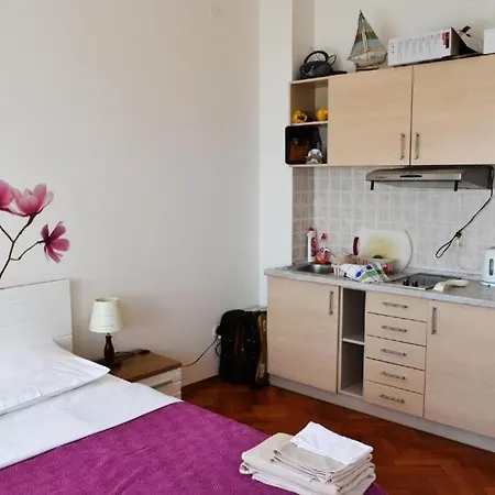 With Sea View Apartmán
