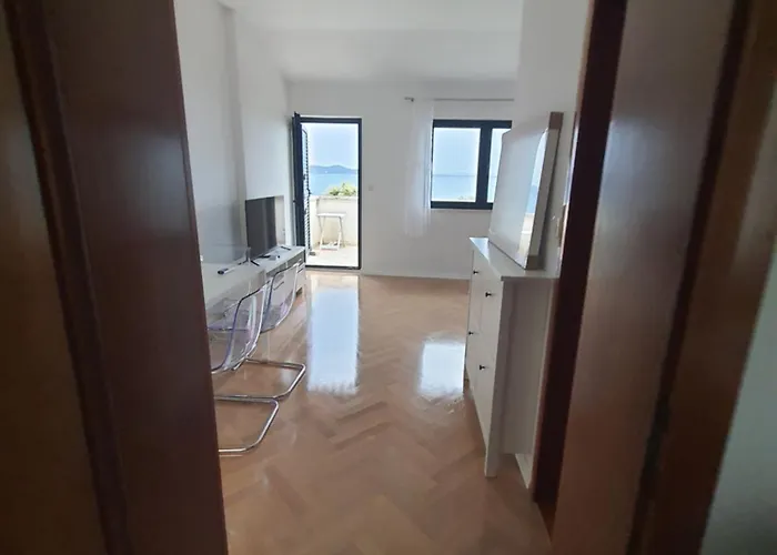 Apartments With Sea View *